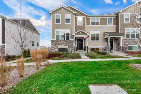 1063 Moraine Dr, South Elgin, IL 60177