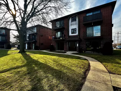 1061 Ferrari Dr #GB, Bensenville, IL 60106