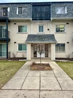 9661 S Karlov Ave #304, Oak Lawn, IL 60453