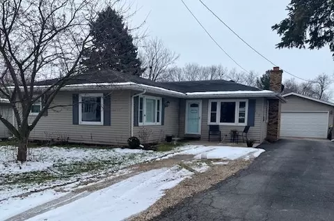 310 W North St, Creston, IL 60113