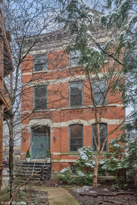 1945 W Evergreen Ave #1R, Chicago, IL 60622