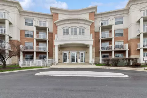 601 W Rand Rd #308, Arlington Heights, IL 60004