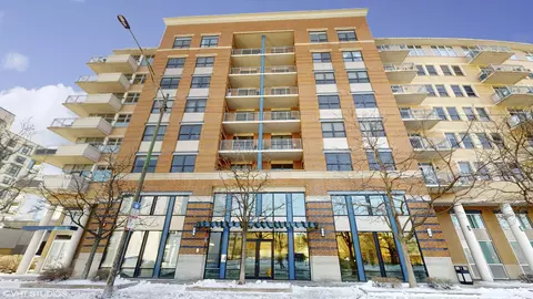 511 W Division St #308, Chicago, IL 60610