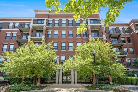 2335 W Belle Plaine Ave #413, Chicago, IL 60618