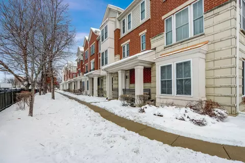 2226 S Crambourne Way, Arlington Heights, IL 60005