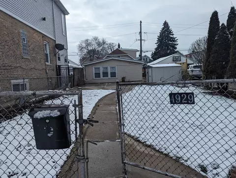 4929 W Schubert Ave, Chicago, IL 60639
