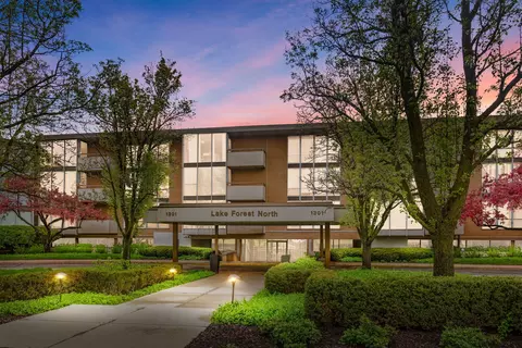 1301 N Western Ave #319, Lake Forest, IL 60045