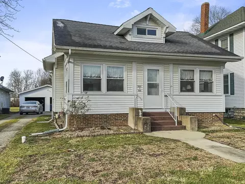 531 S 2nd St, Watseka, IL 60970