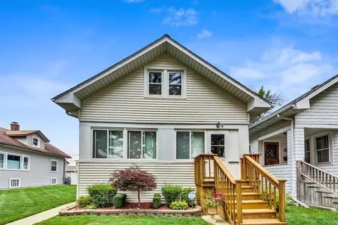6322 W Huntington St, Chicago, IL 60646