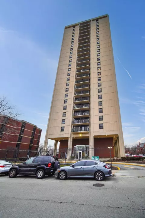3001 S Michigan Ave #1601, Chicago, IL 60616