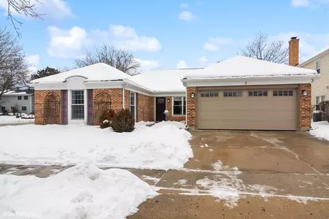 6 E Fox Hill Dr, Buffalo Grove, IL 60089