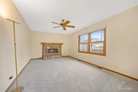 Living - 596 Shenandoah Trl, Elgin, IL 60123 photo 2 of 2