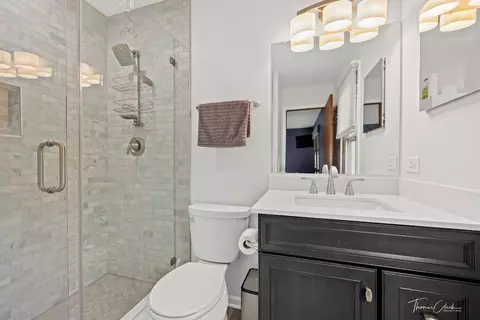 Bath - 596 Shenandoah Trl, Elgin, IL 60123 photo 1 of 3