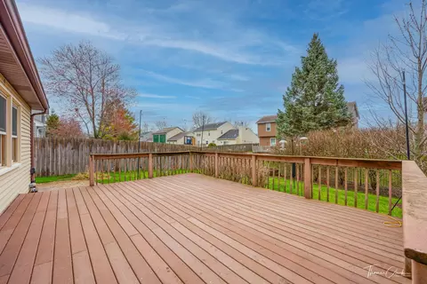 Exterior - 596 Shenandoah Trl, Elgin, IL 60123 photo 5 of 7