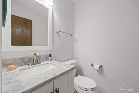 Bath - 596 Shenandoah Trl, Elgin, IL 60123 photo 3 of 3