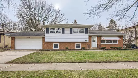 706 W Sunset Dr, Glenwood, IL 60425