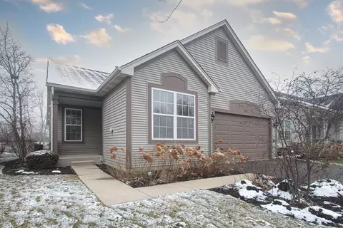 2049 Carillon Dr, Grayslake, IL 60030