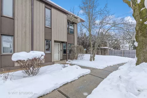 620 N Hough St #B, Barrington, IL 60010