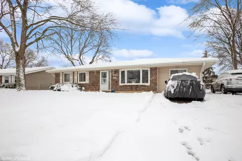 703 Duxbury Ln, Schaumburg, IL 60193