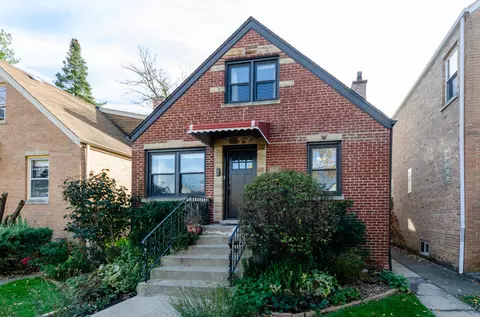 4635 W Waveland Ave, Chicago, IL 60641