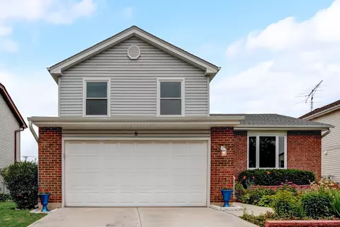 8 Lexington Ct, Streamwood, IL 60107