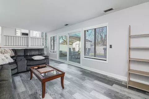 Living - 858 Marina Ter, Bartlett, IL 60103 photo 3 of 4