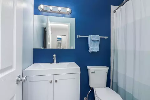 Bath - 858 Marina Ter, Bartlett, IL 60103 photo 3 of 3