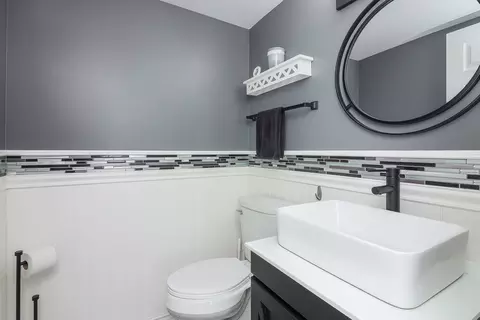 Bath - 858 Marina Ter, Bartlett, IL 60103 photo 1 of 3