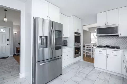 Kitchen - 858 Marina Ter, Bartlett, IL 60103 photo 2 of 3