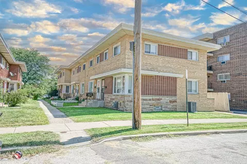 9457 Niles Center Rd #E, Skokie, IL 60076