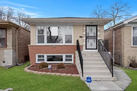 2122 W 69th St, Chicago, IL 60636