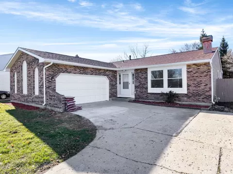 110 Wedgewood Dr, South Elgin, IL 60177