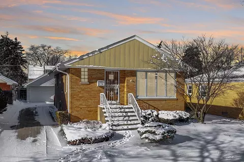 8136 N Ozark Ave, Niles, IL 60714