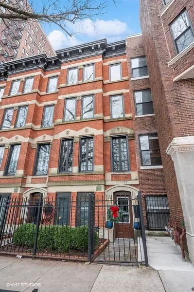 321 W Webster Ave #2, Chicago, IL 60614