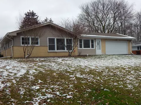 6050 Jody Ln, Tinley Park, IL 60477