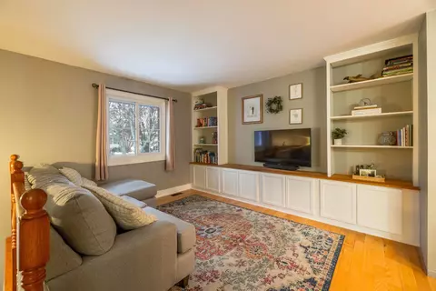 1513 E Lowden Ave, Wheaton, IL 60189 photo 2