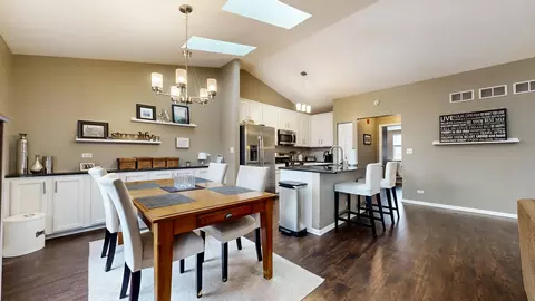 267 Snug Harbor Dr, Willowbrook, IL 60527 photo 9