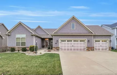 2107 Savanna Dr, Champaign, IL 61822