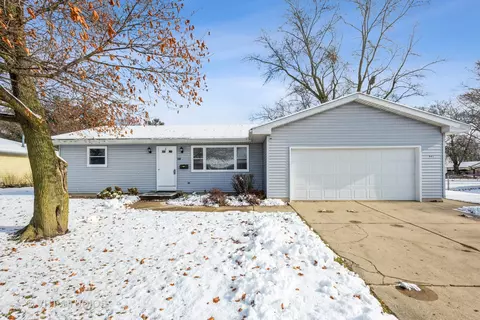 941 N Elmwood Dr, Aurora, IL 60506