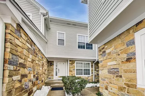 882 Ann Arbor Ln, Vernon Hills, IL 60061