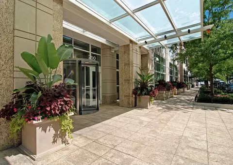 250 E Pearson St #1404, Chicago, IL 60611