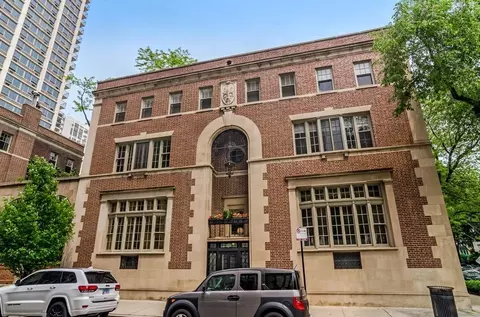 40 W Schiller St #1E, Chicago, IL 60610
