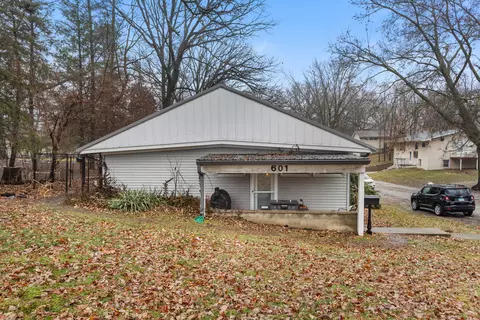 601 W Clay St, Clinton, IL 61727