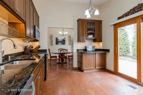 1029 Devonshire Ave, Naperville, IL 60540 photo 3