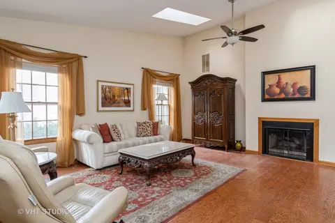 1029 Devonshire Ave, Naperville, IL 60540 photo 2