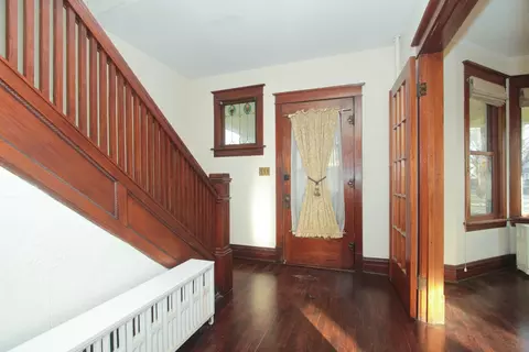 1393 E Walnut Ave, Des Plaines, IL 60016 photo 2