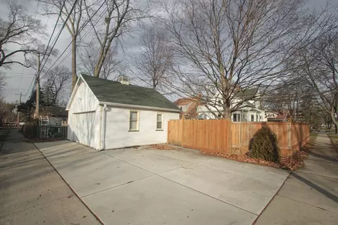1393 E Walnut Ave, Des Plaines, IL 60016 photo 19