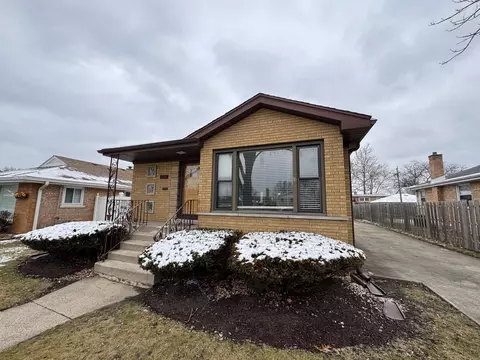 4956 S Harnew Rd S, Oak Lawn, IL 60453