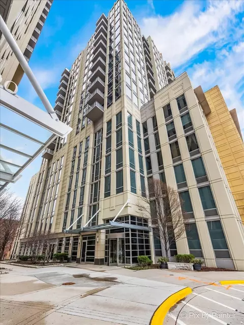 720 N Larrabee St #1305, Chicago, IL 60654