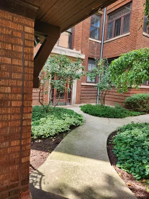 1150 Washington Blvd #1, Oak Park, IL 60302